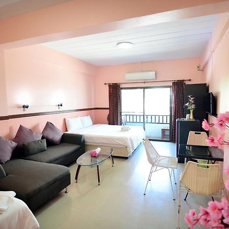 The Famous House - Jomtien Ξενοδοχείο Εξωτερικό φωτογραφία