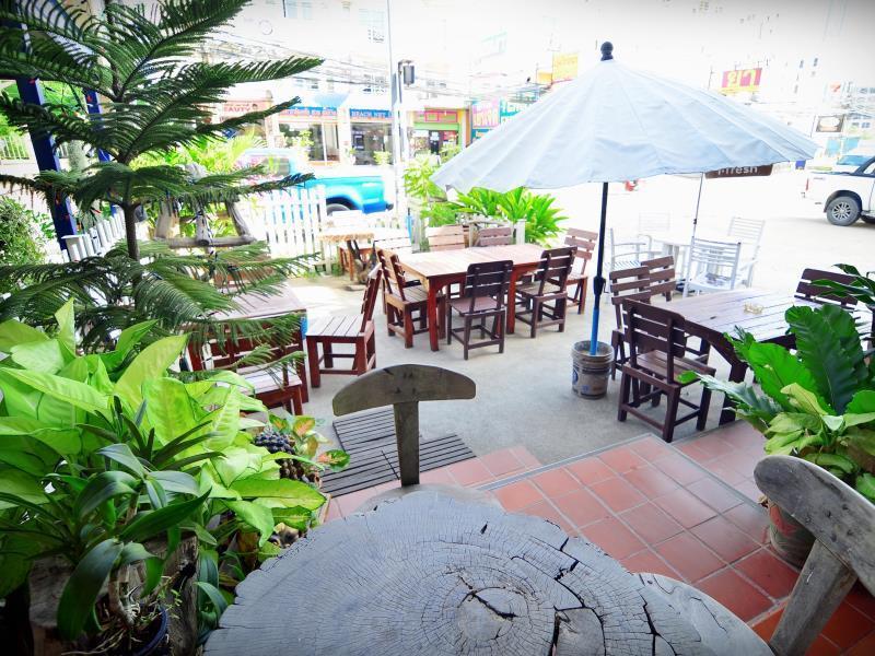 The Famous House - Jomtien Ξενοδοχείο Εξωτερικό φωτογραφία