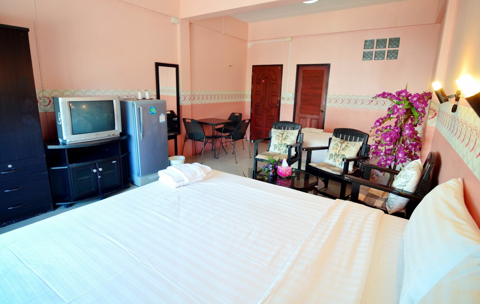The Famous House - Jomtien Ξενοδοχείο Εξωτερικό φωτογραφία