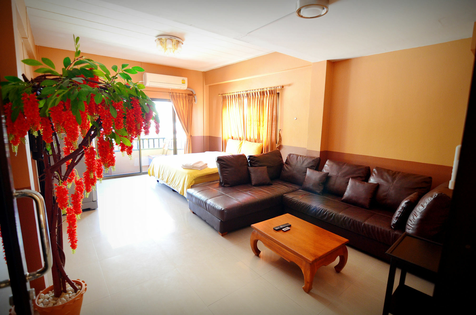 The Famous House - Jomtien Ξενοδοχείο Εξωτερικό φωτογραφία