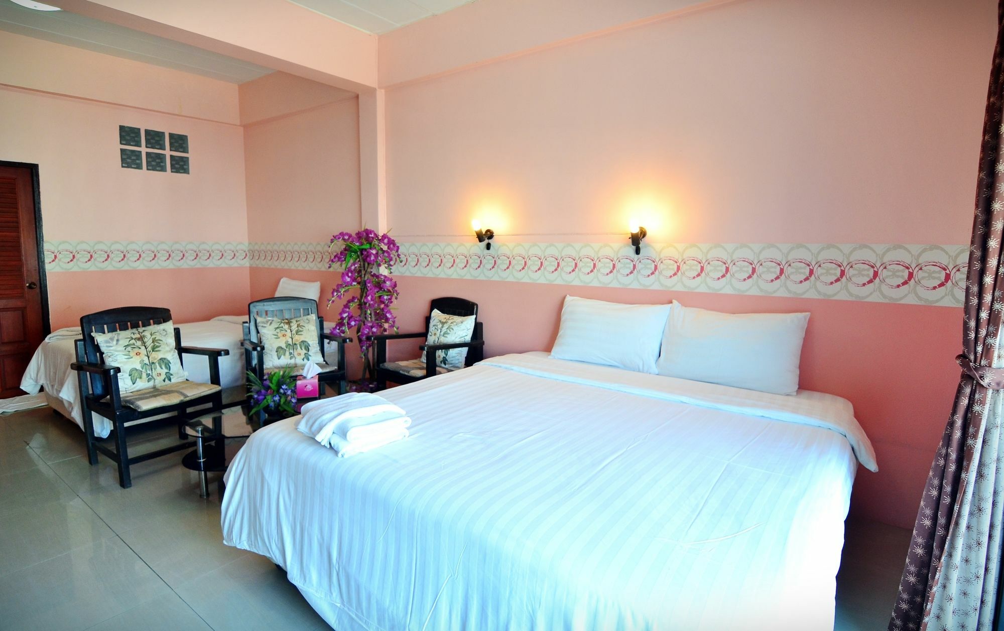 The Famous House - Jomtien Ξενοδοχείο Εξωτερικό φωτογραφία