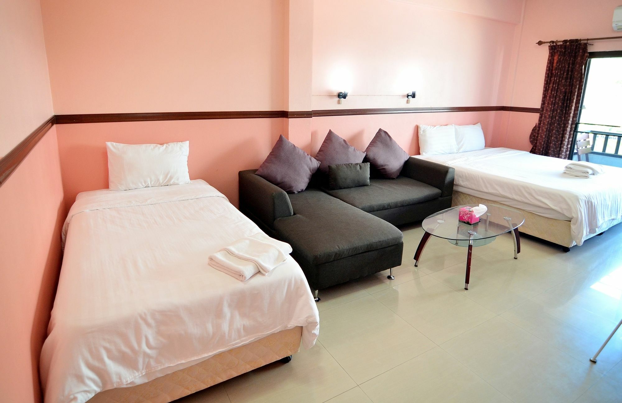 The Famous House - Jomtien Ξενοδοχείο Εξωτερικό φωτογραφία