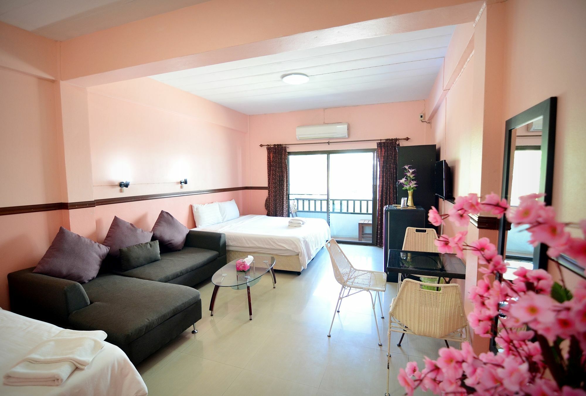 The Famous House - Jomtien Ξενοδοχείο Εξωτερικό φωτογραφία