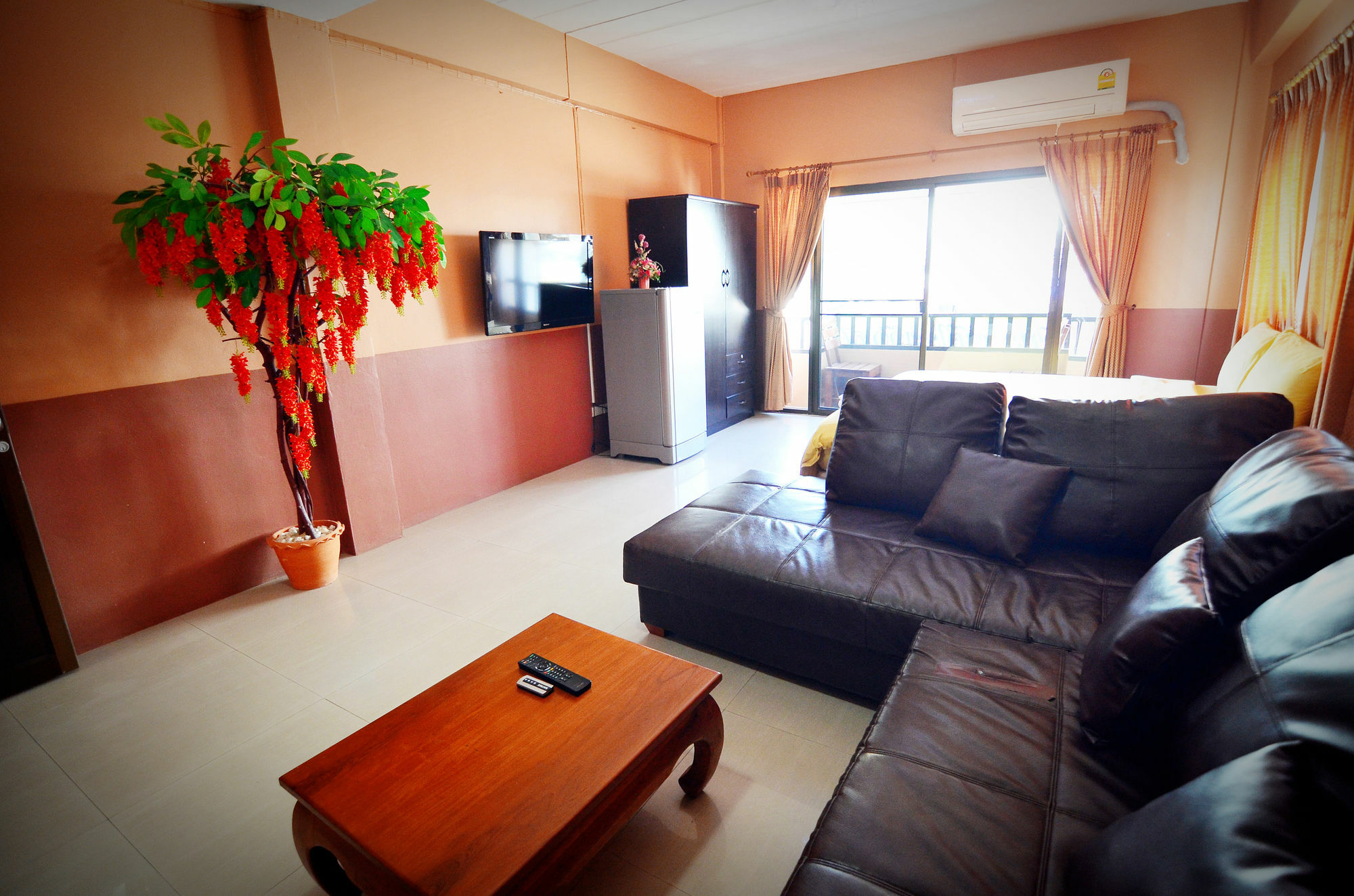 The Famous House - Jomtien Ξενοδοχείο Εξωτερικό φωτογραφία